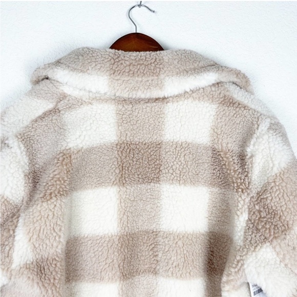 Women's Beige and White Striped Coat - Picture 6 of 7